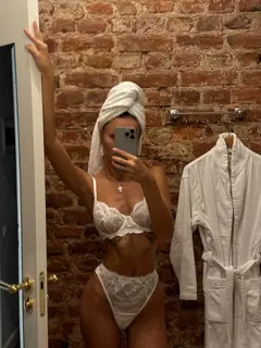 Emma escort in Dubai