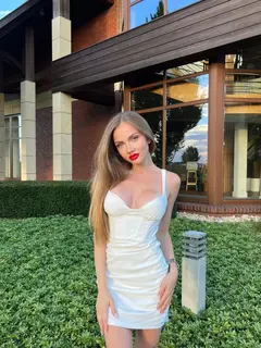 Evelyn escort in Dubai